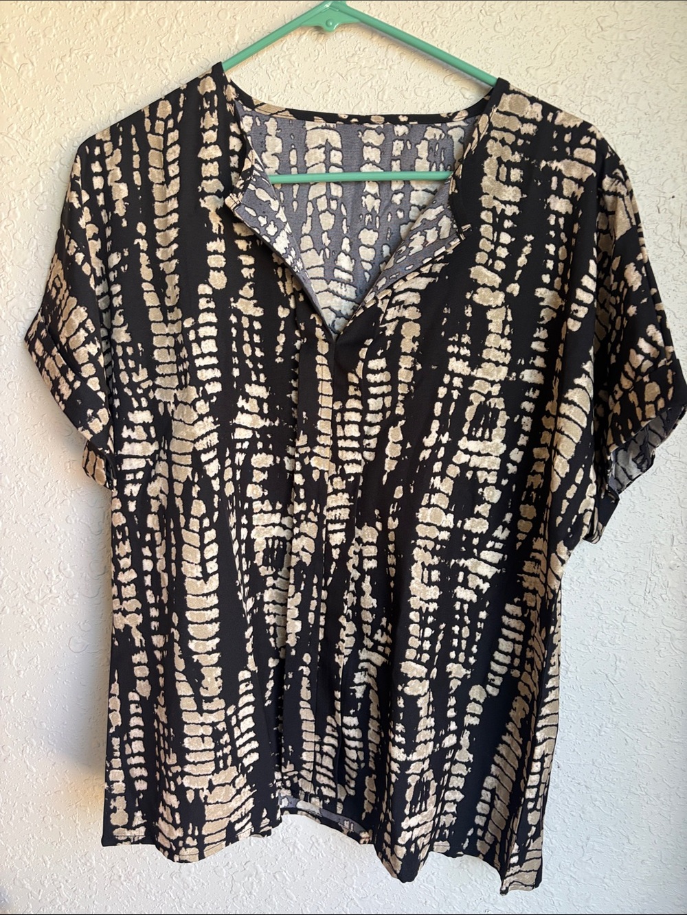 Black & Cream Printed Short-Sleeve V-Neck Top